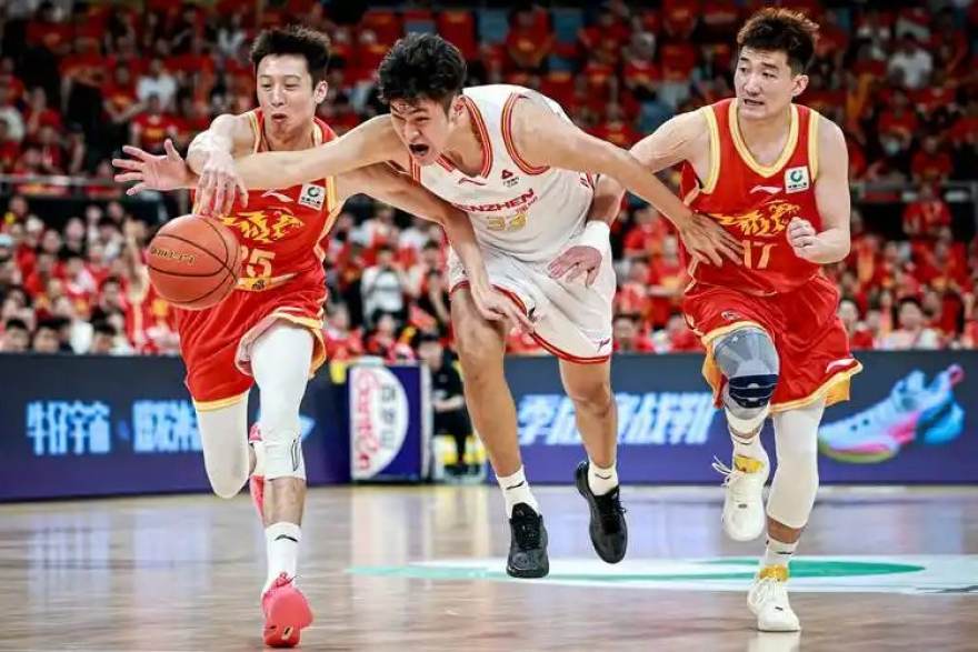 说球帝 从射手榜第三到金靴争夺：一位草根前锋的逆袭赛季观察